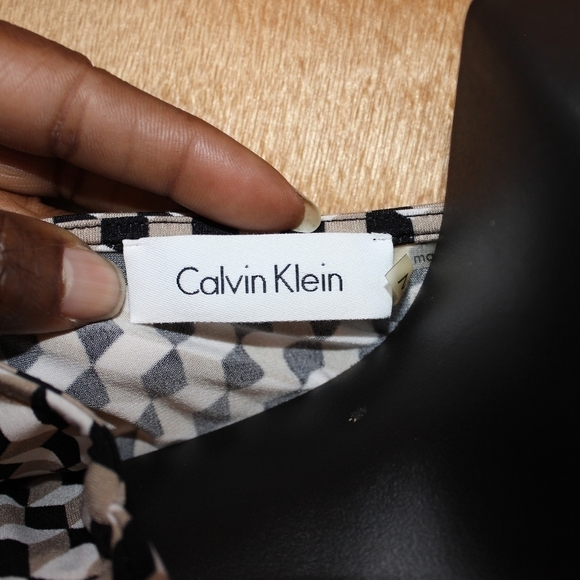 CALVIN Klein Draped Sleeveless Blouse with Geometric Design - Picture 5 of 5